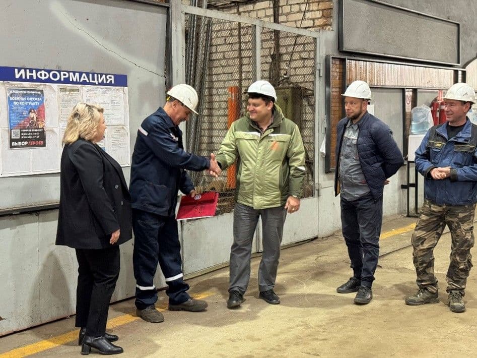 Сотрудник АО "Урюпинский крановый завод" награжден за многолетний труд
