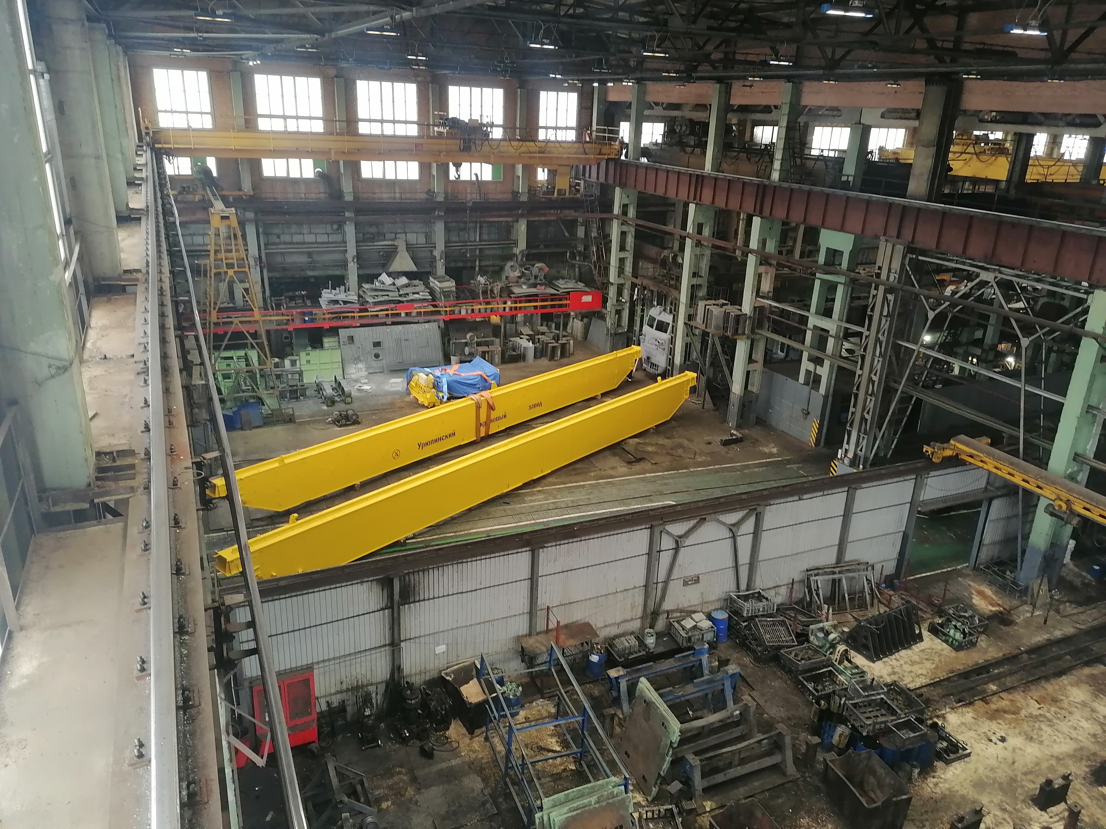 Сборка и отгрузка 100-тонного крана